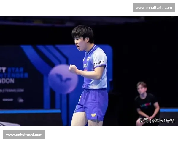 颁奖台冰火两重天:张本智和黑脸弃杯,华裔名将笑捧冠